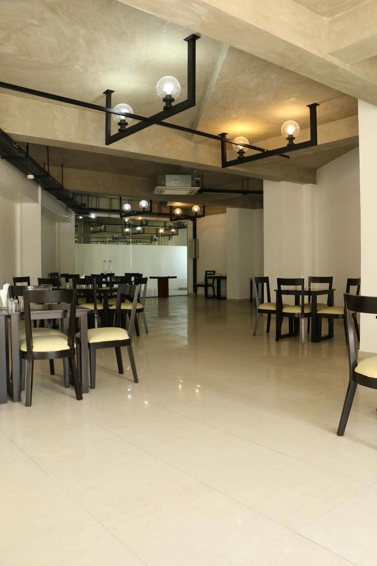 Saninro Hotel - Ragama Zewnętrze zdjęcie