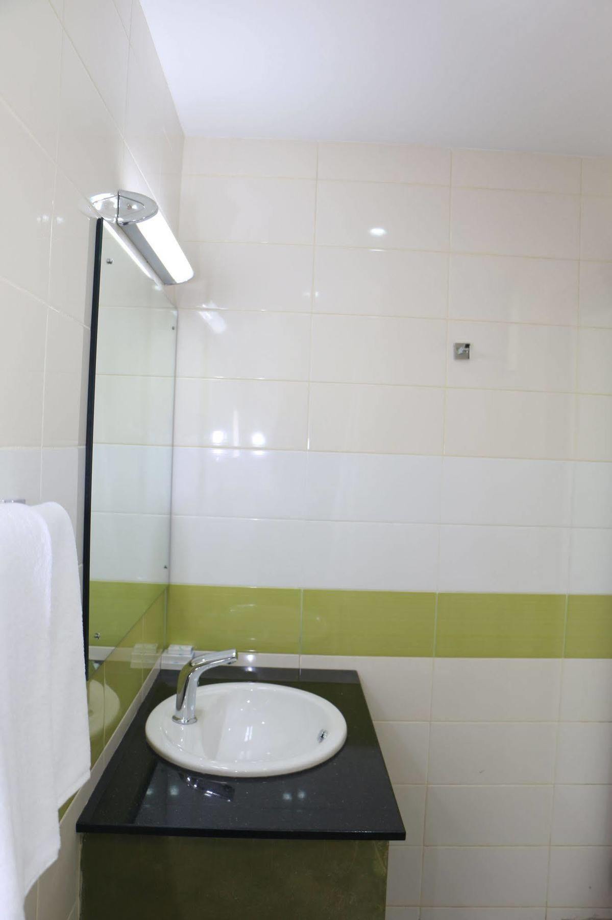 Saninro Hotel - Ragama Zewnętrze zdjęcie